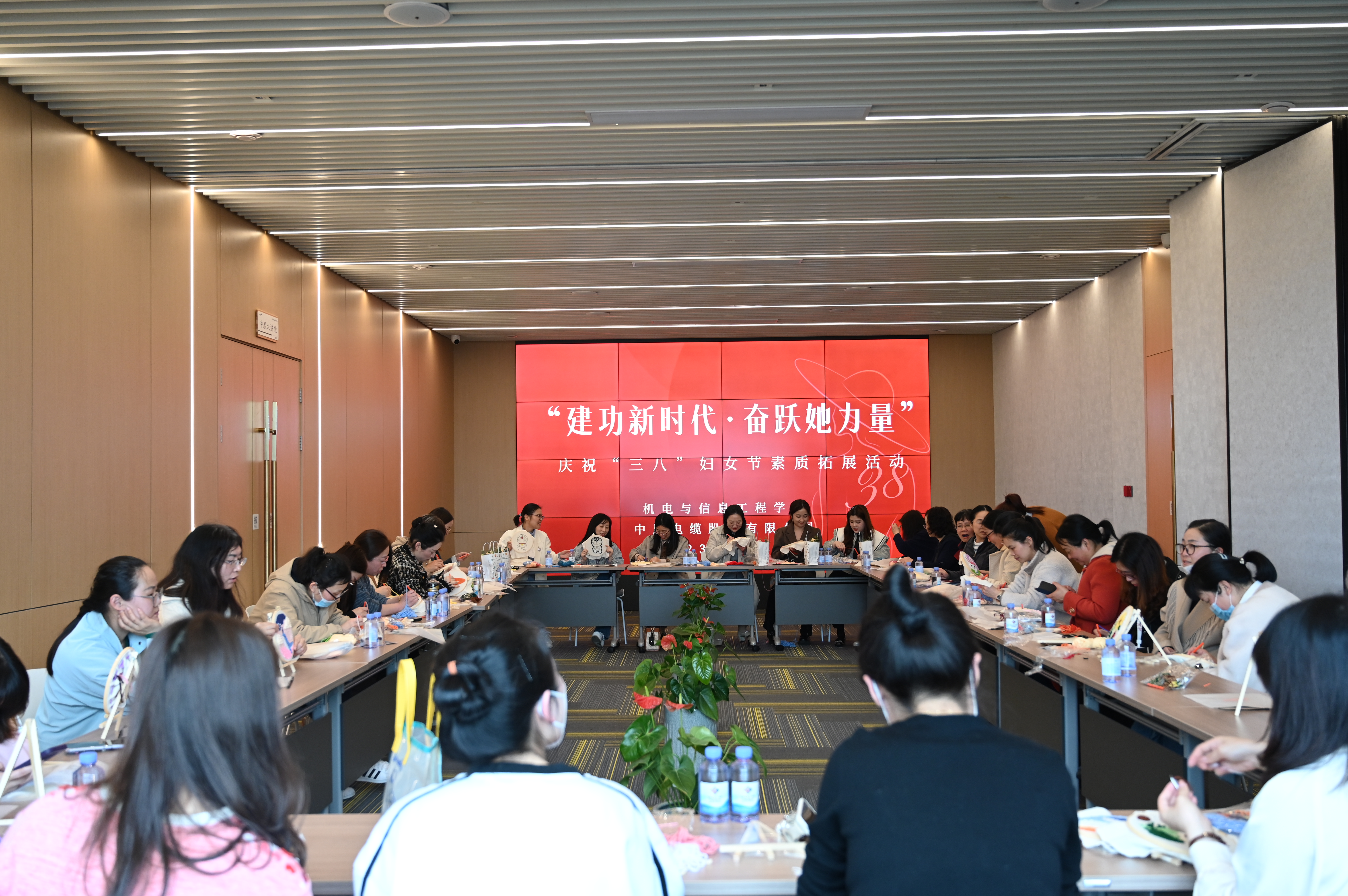 ������ʱ�� ��Ծ������حУ���츾Ů��