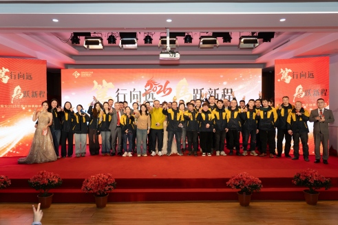 ������Զ ��Ծ�³� | ������ʱ�������ǲ�!��¼�ɷ�2025����ܽ������Բ���ٿ�